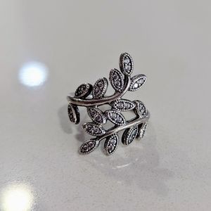 Pandora Leaf Ring Size 6